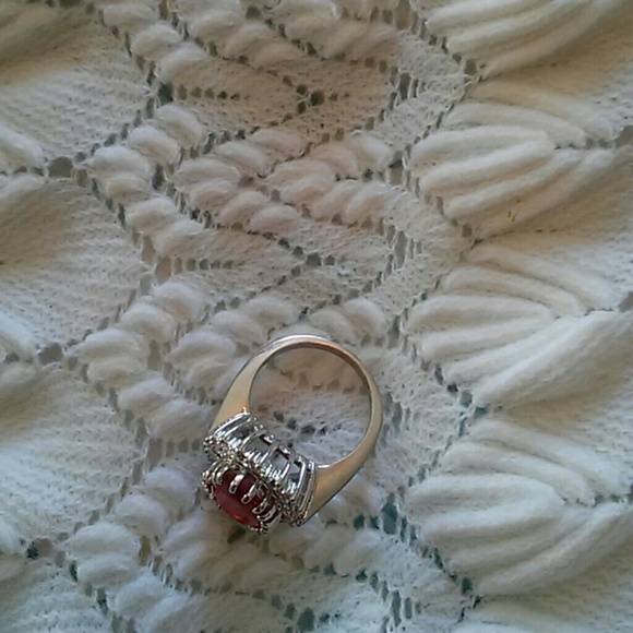 Ring - Picture 3 of 4
